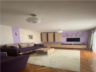 Apartament 4 camere Unic , aproape de UMF